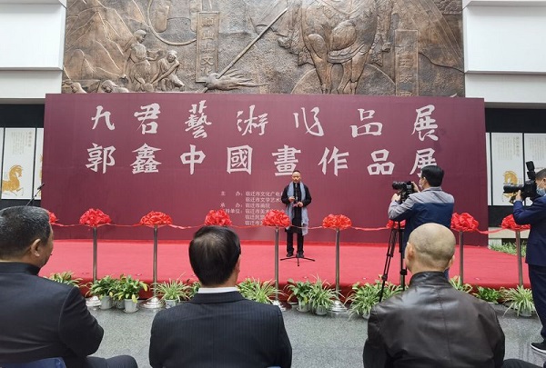九君，原名孙修辉，曾用名孙修君，中国美术家协会会员，中国国家画院卢禹舜工作室画家，中国水墨画学会副秘书长，江苏省美术家协会会员，宿迁市美协中国画艺委会主任。