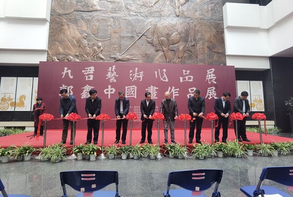 九君，原名孙修辉，曾用名孙修君，中国美术家协会会员，中国国家画院卢禹舜工作室画家，中国水墨画学会副秘书长，江苏省美术家协会会员，宿迁市美协中国画艺委会主任。