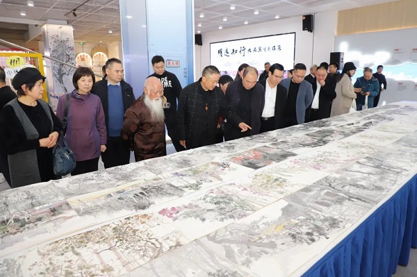 九君，原名孙修辉，曾用名孙修君，中国美术家协会会员，中国国家画院卢禹舜工作室画家，中国水墨画学会副秘书长，江苏省美术家协会会员，宿迁市美协中国画艺委会主任。