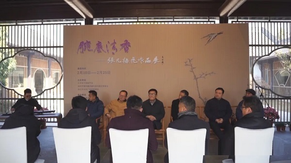 九君，原名孙修辉，曾用名孙修君，中国美术家协会会员，中国国家画院卢禹舜工作室画家，中国水墨画学会副秘书长，江苏省美术家协会会员，宿迁市美协中国画艺委会主任。