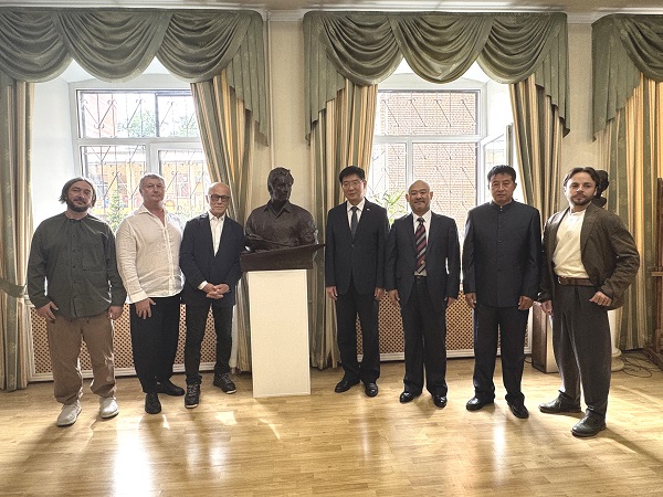 中国艺术家林宏获授莫斯科国立苏里科夫美术学院“荣誉教授”并摘得银质奖章   一带一路  丝路文化   林宏