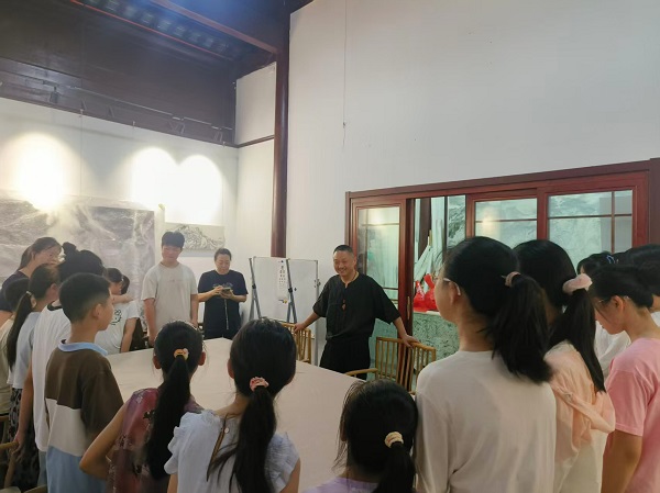 笔墨传薪 美育润心——宿城区九君艺术馆国画公益学习体验课堂侧记  一带一路 丝路文化  国画公益课堂；九君艺术馆；美育实践；传统文化传承；青少年艺术普及